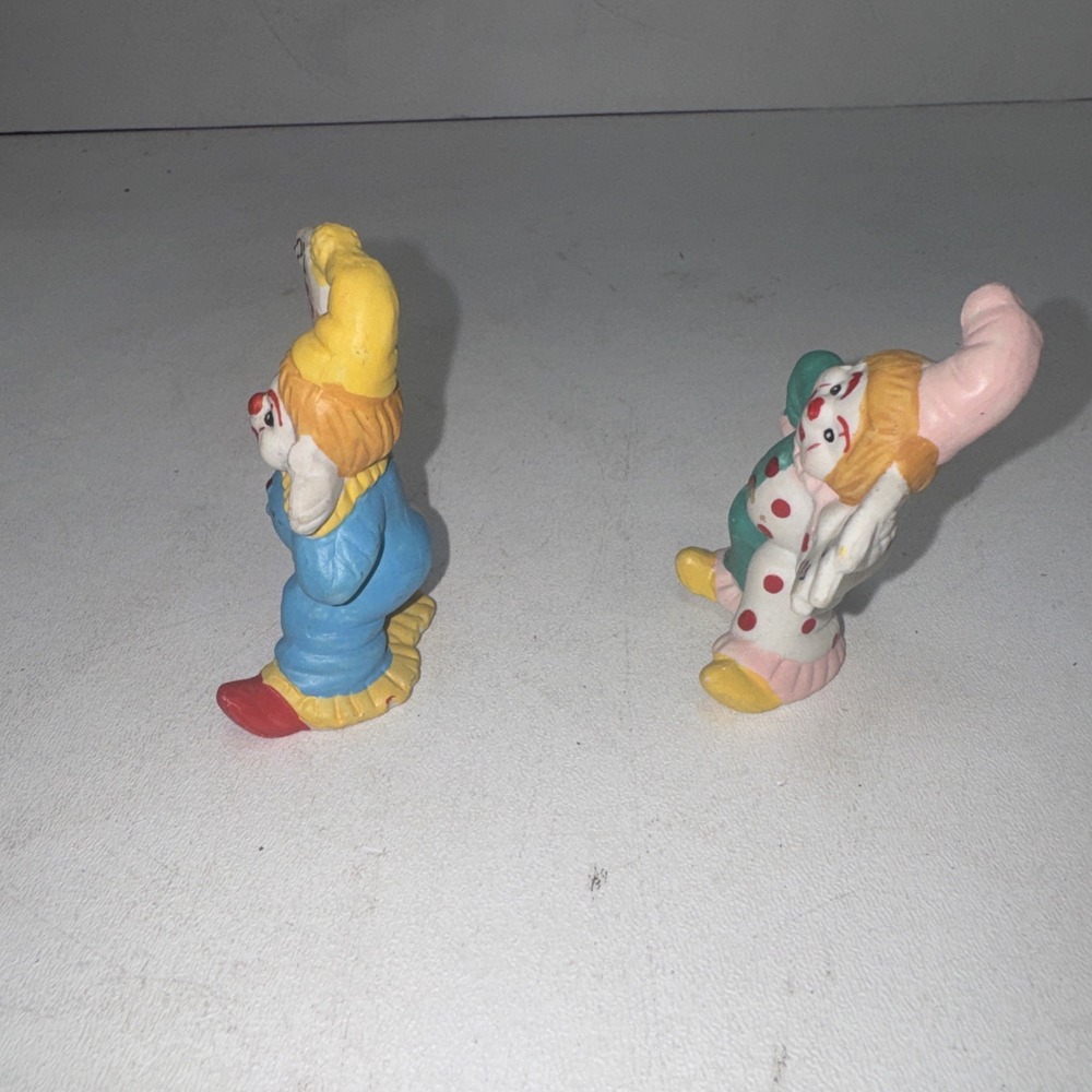 Vintage Clown with Cards Figurine Ceramic Lot Of 2 - Picture 3 of 5